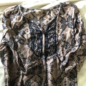 Patterned 3/4 length sleeve shirt